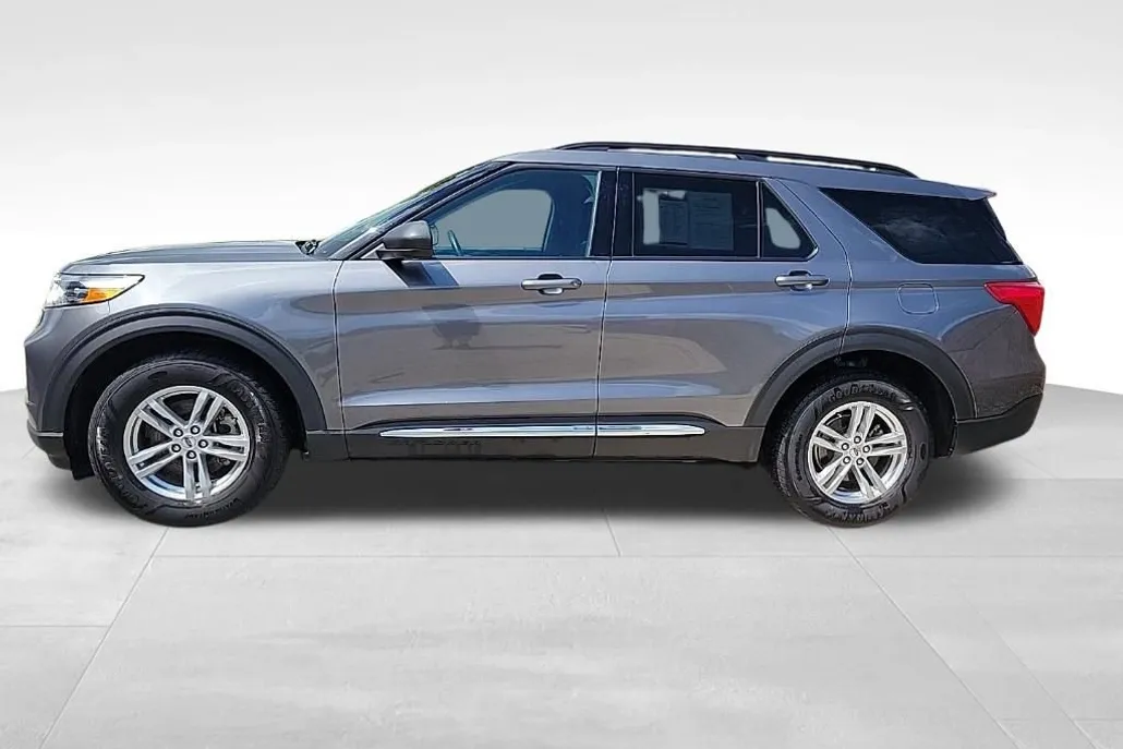2022 Ford Explorer XLT Sport photo 1