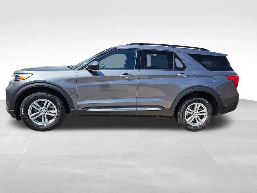 2022 Ford Explorer XLT Sport photo 1