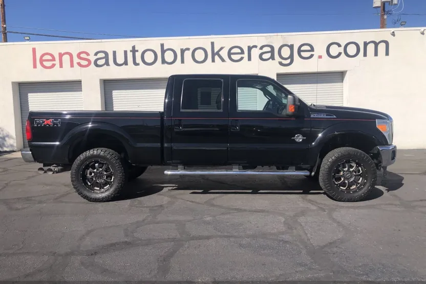 2011 Ford F-250 Lariat photo 1
