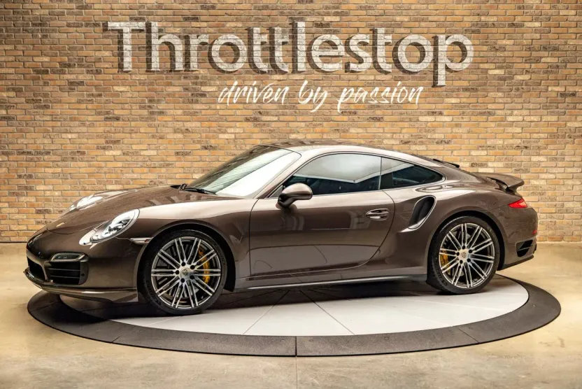 2015 Porsche 911 Turbo S photo 1