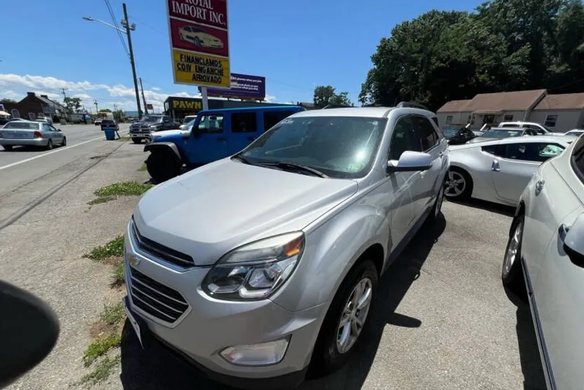2017 Chevrolet Equinox LT photo 1