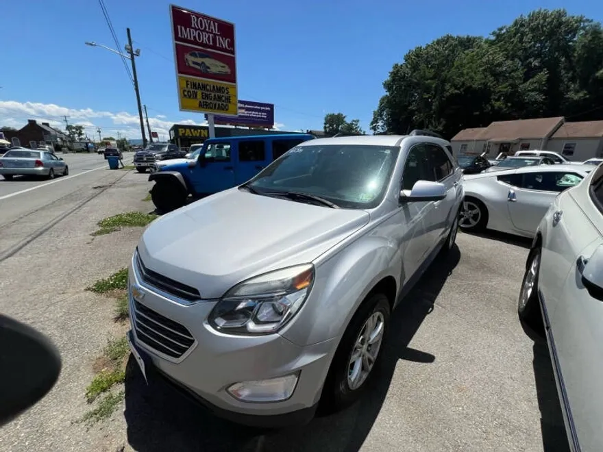 2017 Chevrolet Equinox LT photo 1