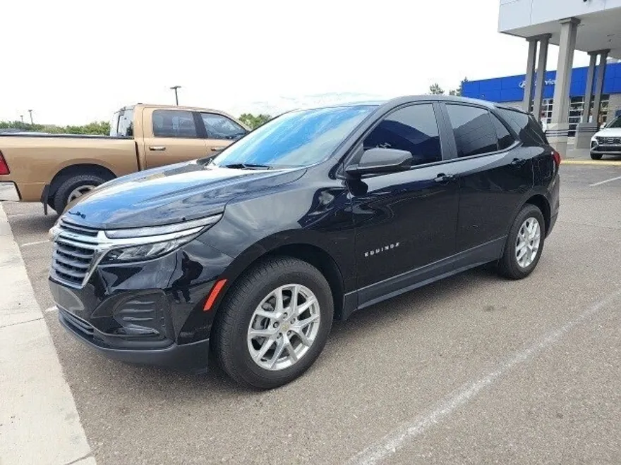 2022 Chevrolet Equinox LS photo 1