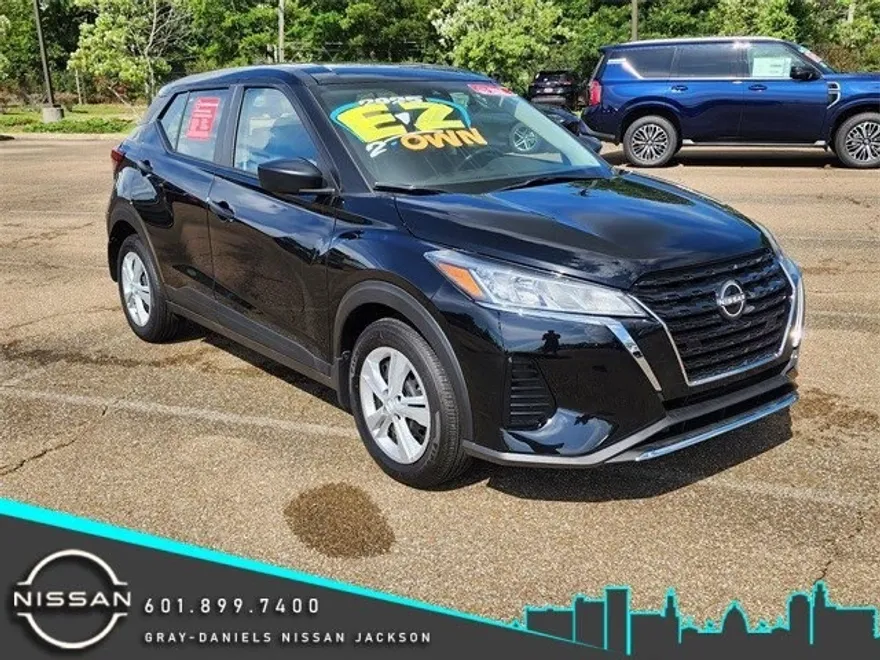 2025 Nissan Kicks Play S photo 1