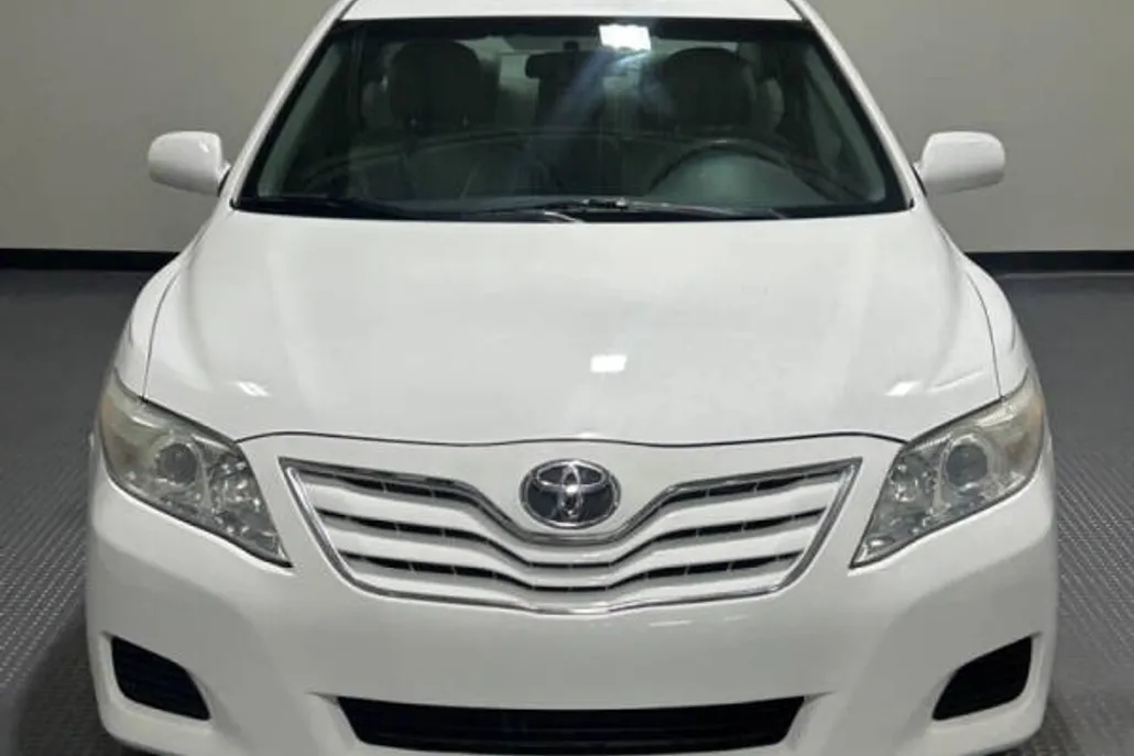 2010 Toyota Camry Base photo 1