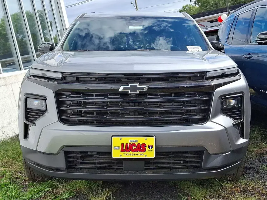 2026 Chevrolet Traverse photo 1