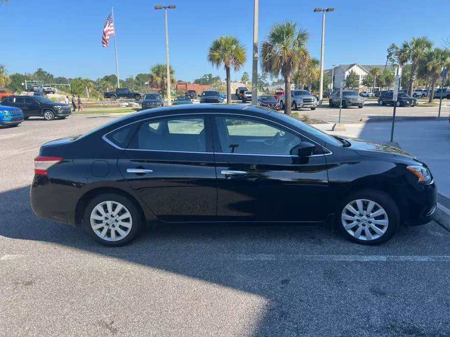 2015 Nissan Sentra S photo 1