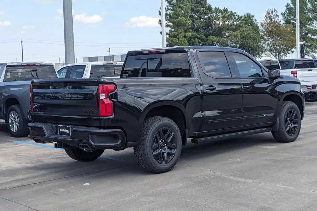 2025 Chevrolet Silverado 1500 High Country photo 1