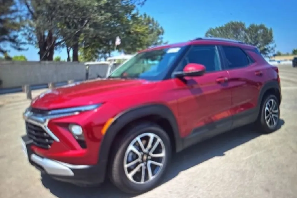 2024 Chevrolet Trailblazer LT photo 1