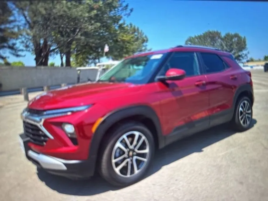 2024 Chevrolet Trailblazer LT photo 1