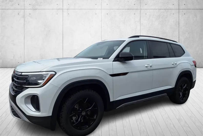 2025 Volkswagen Atlas SE Technology Peak Edition photo 1