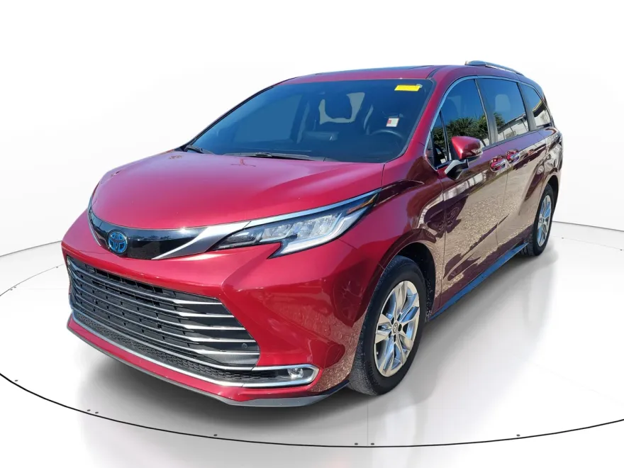 2023 Toyota Sienna Limited photo 1