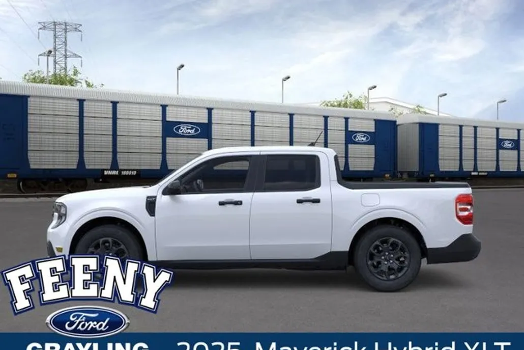 2025 Ford Maverick XLT photo 1