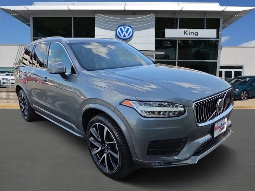 2020 Volvo XC90 Momentum photo 1