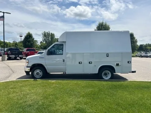 2025 Ford E-350 photo 4