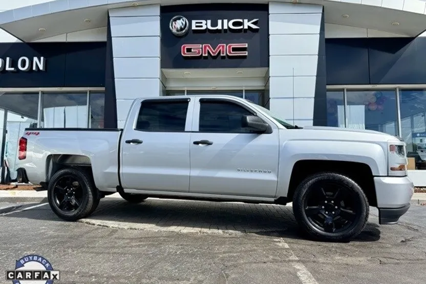 2018 Chevrolet Silverado 1500 Custom photo 1