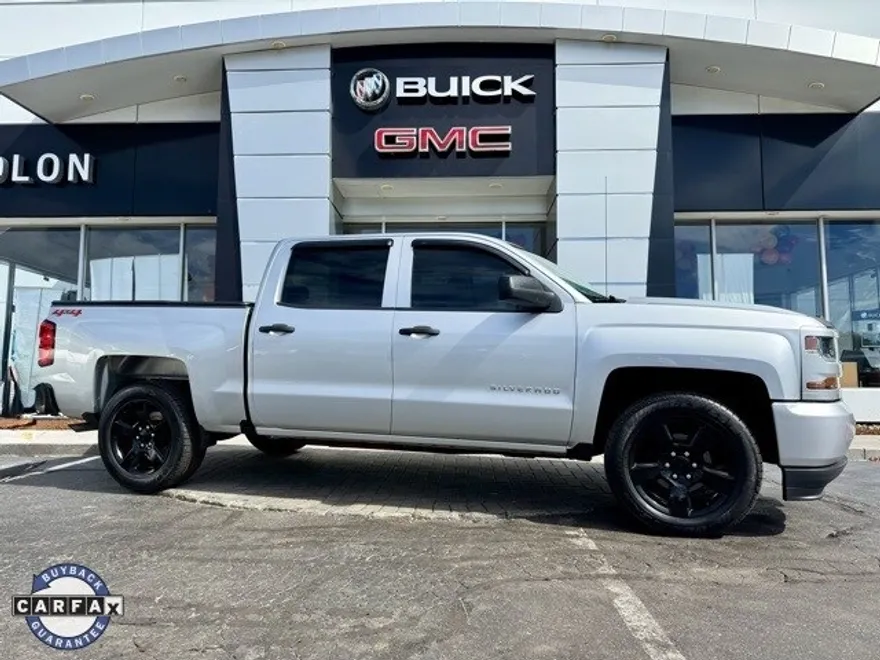 2018 Chevrolet Silverado 1500 Custom photo 1