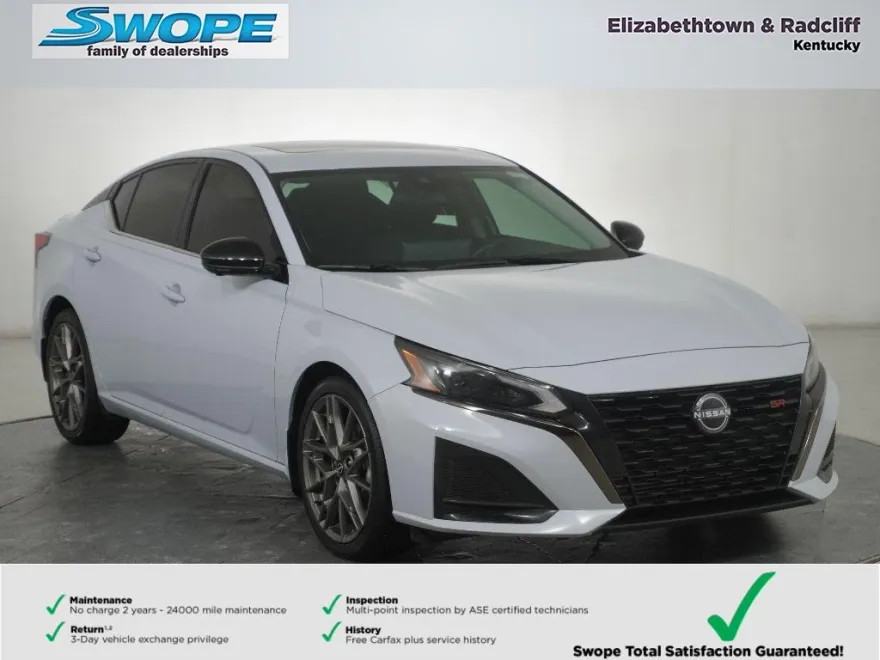 2023 Nissan Altima SR photo 1