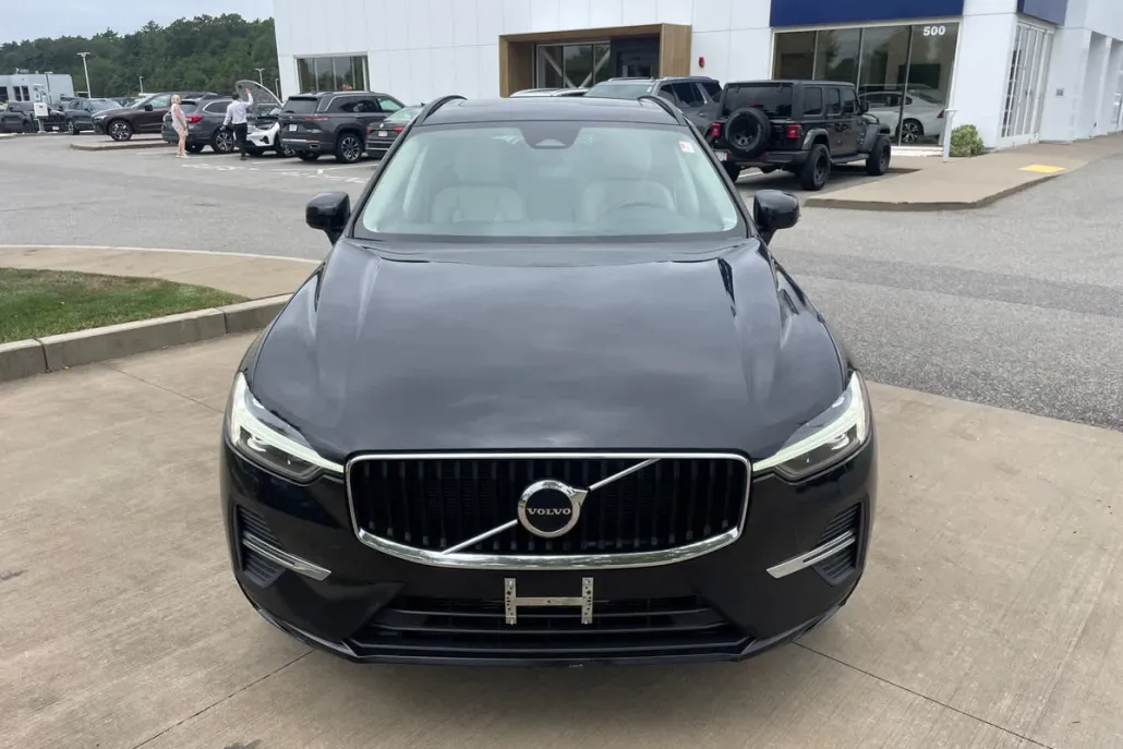 2023 Volvo XC60 B5 Core photo 1