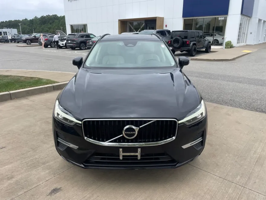 2023 Volvo XC60 B5 Core photo 1