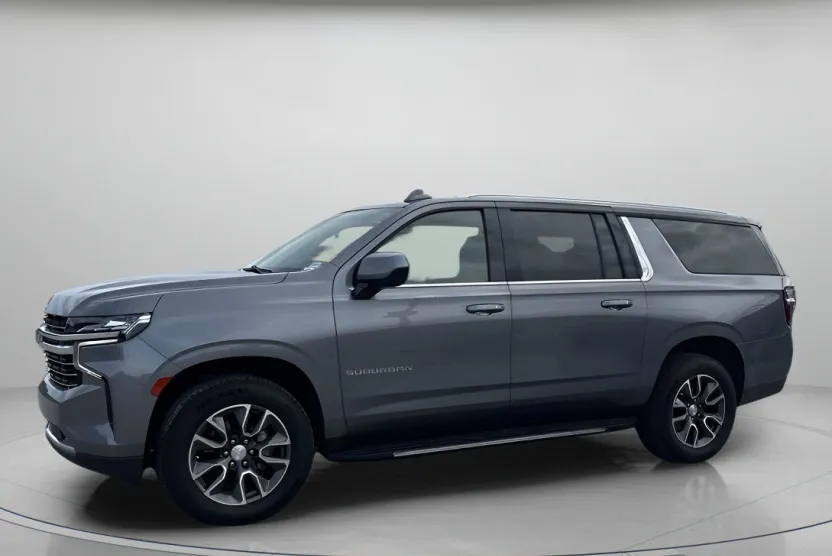 2021 Chevrolet Suburban LT photo 1