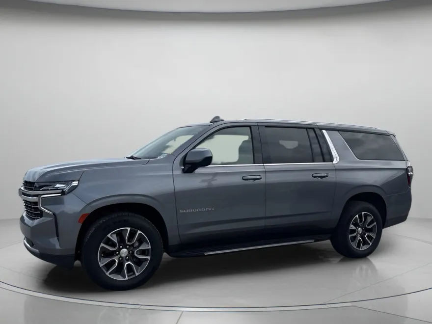 2021 Chevrolet Suburban LT photo 1