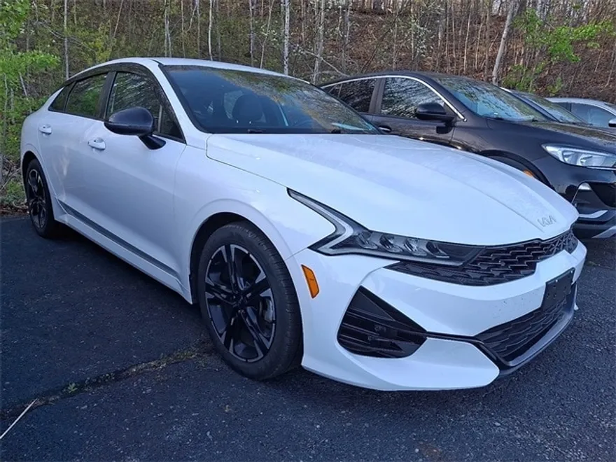 2022 Kia K5 GT-Line photo 1