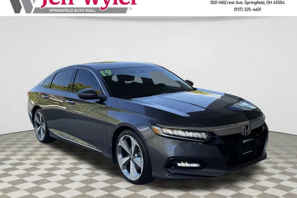 2019 Honda Accord Touring 2.0T photo 1
