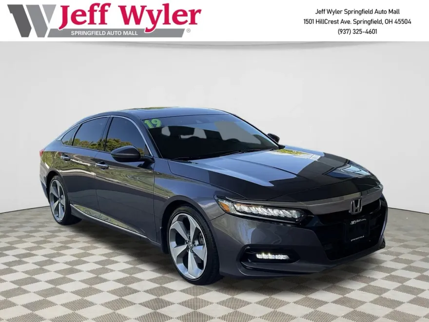 2019 Honda Accord Touring 2.0T photo 1