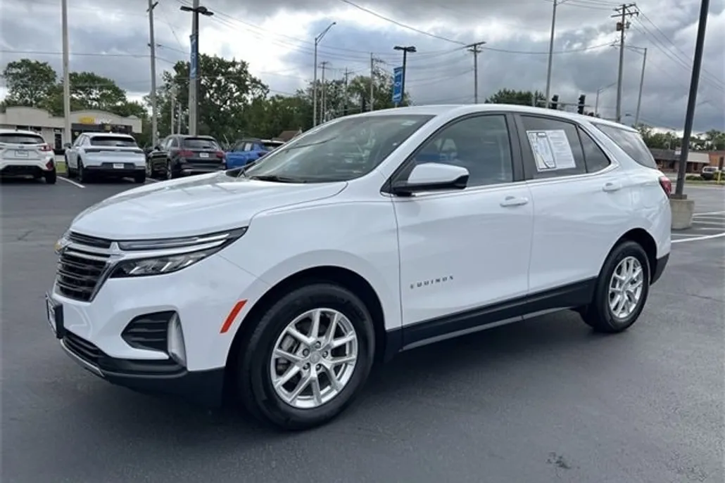 2023 Chevrolet Equinox LT photo 1