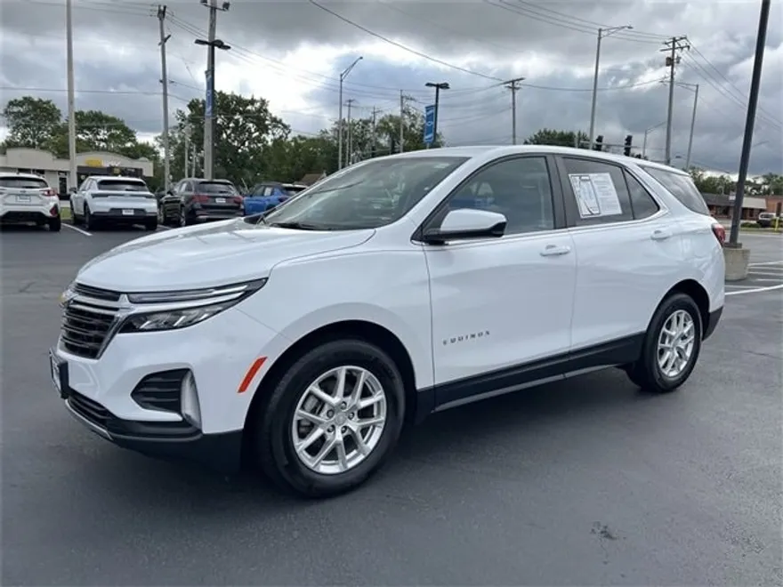 2023 Chevrolet Equinox LT photo 1