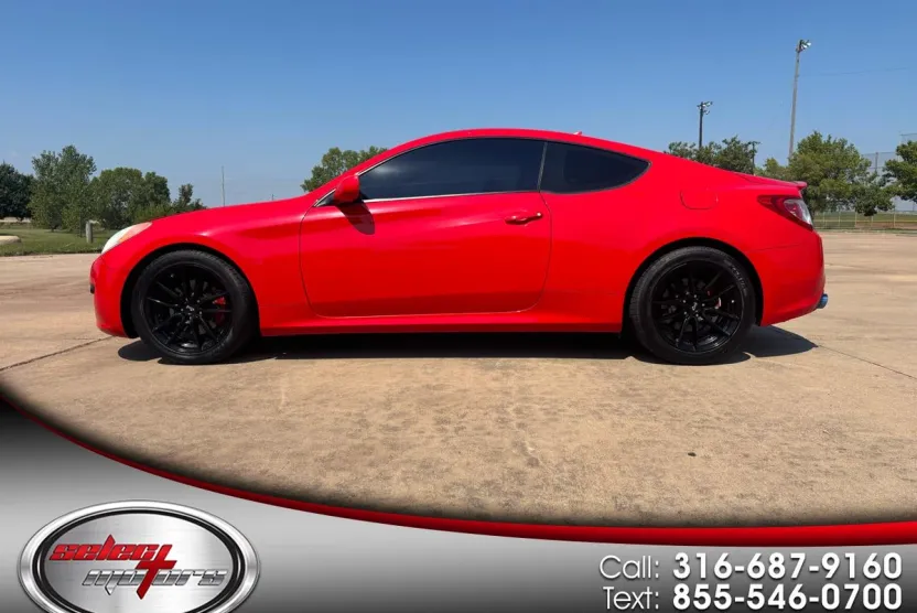 2011 Hyundai Genesis Coupe 2.0T photo 1