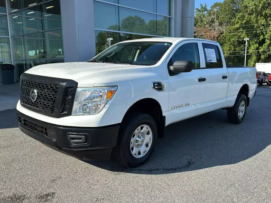 2017 Nissan Titan S photo 1