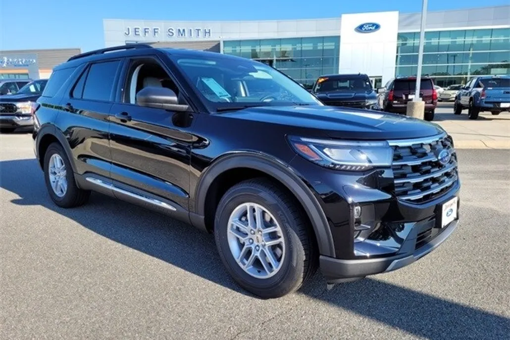 2025 Ford Explorer photo 1
