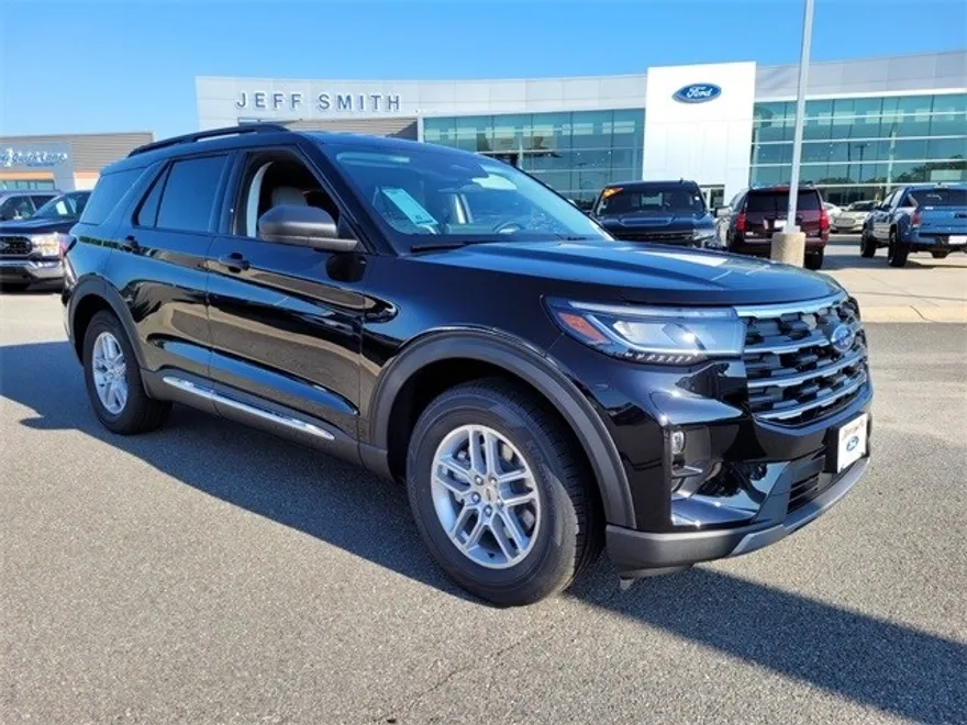 2025 Ford Explorer photo 1