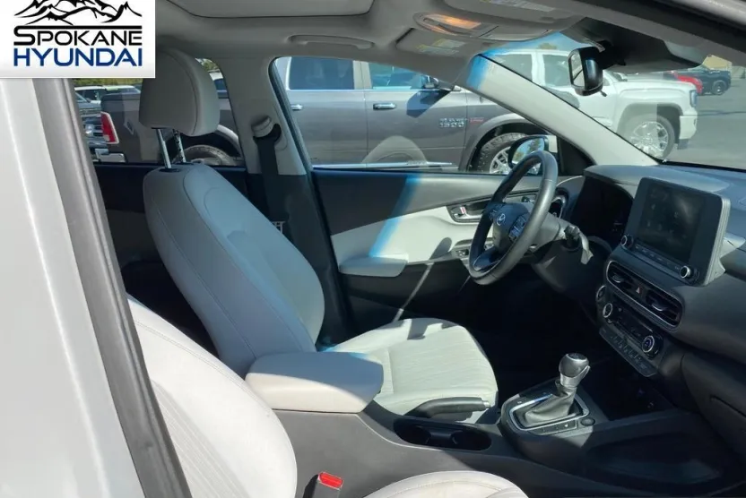 2022 Hyundai Kona SEL photo 1
