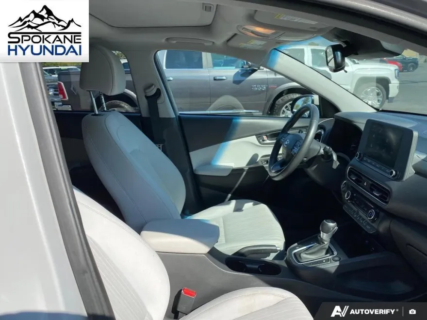 2022 Hyundai Kona SEL photo 1