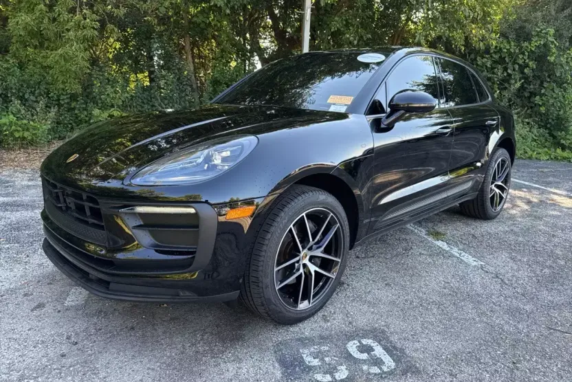 2023 Porsche Macan Base photo 1