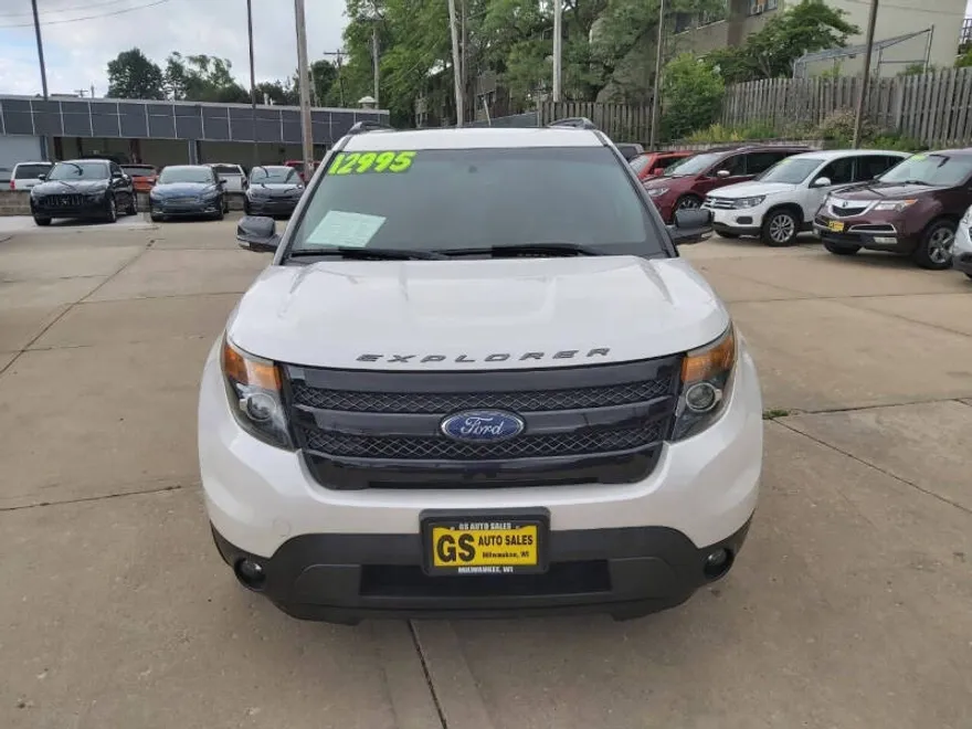 2015 Ford Explorer Sport photo 1