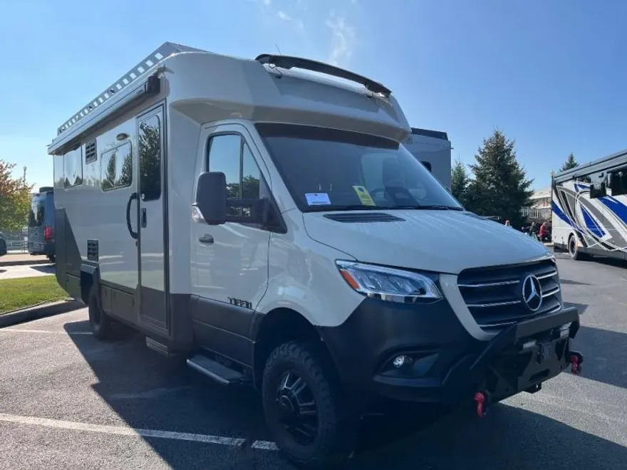 2025 Mercedes Benz Sprinter 3500 photo 1
