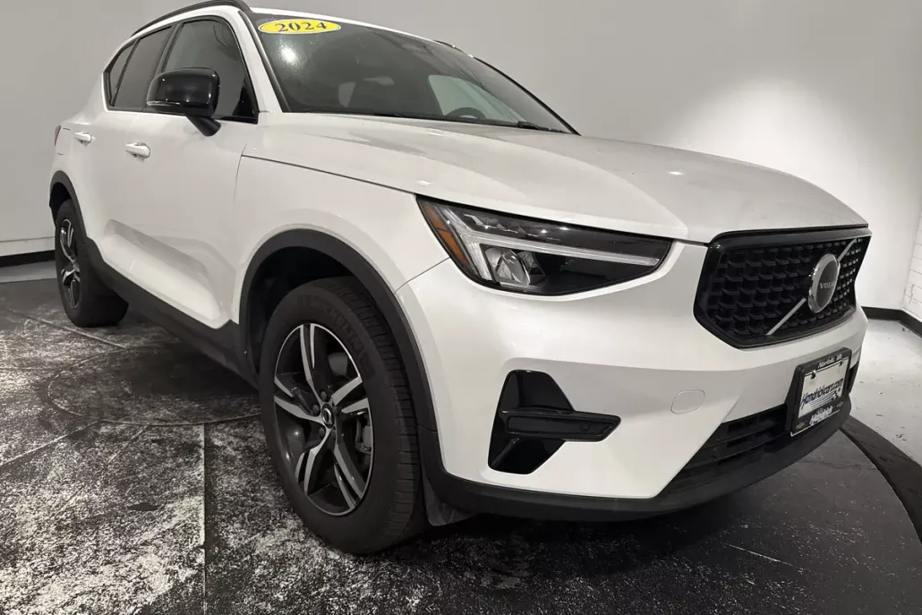 2024 Volvo XC40 Core photo 1