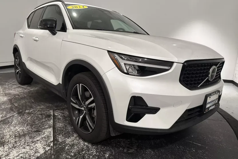 2024 Volvo XC40 Core photo 1