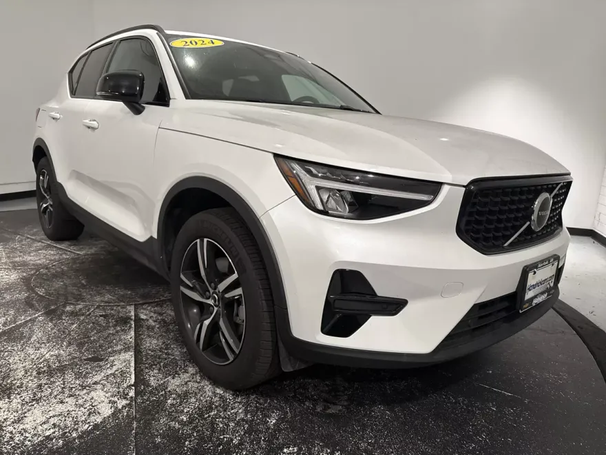2024 Volvo XC40 Core photo 1