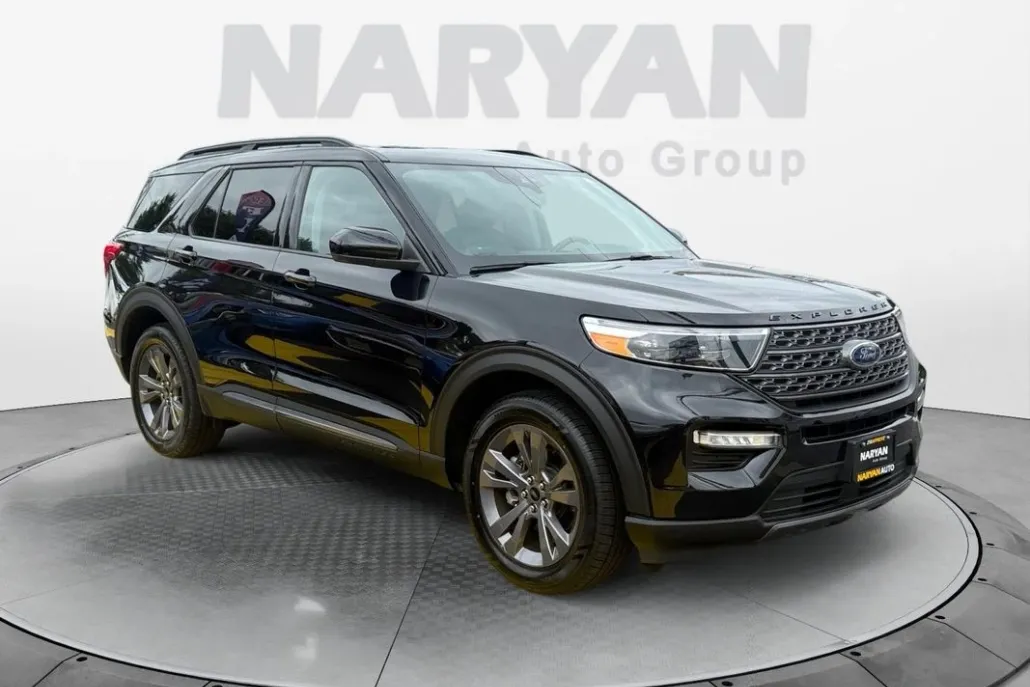 2022 Ford Explorer XLT photo 1