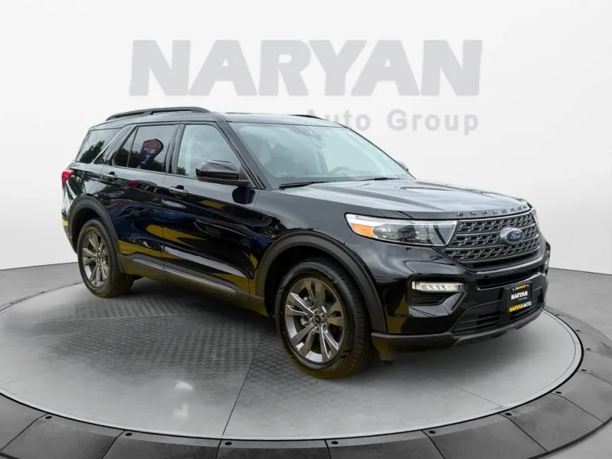 2022 Ford Explorer XLT photo 1