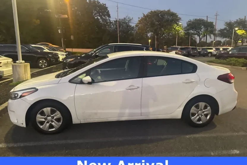 2018 Kia Forte LX Base photo 1