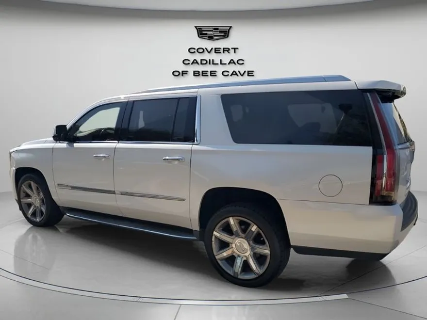 2016 Cadillac Escalade ESV Luxury photo 1