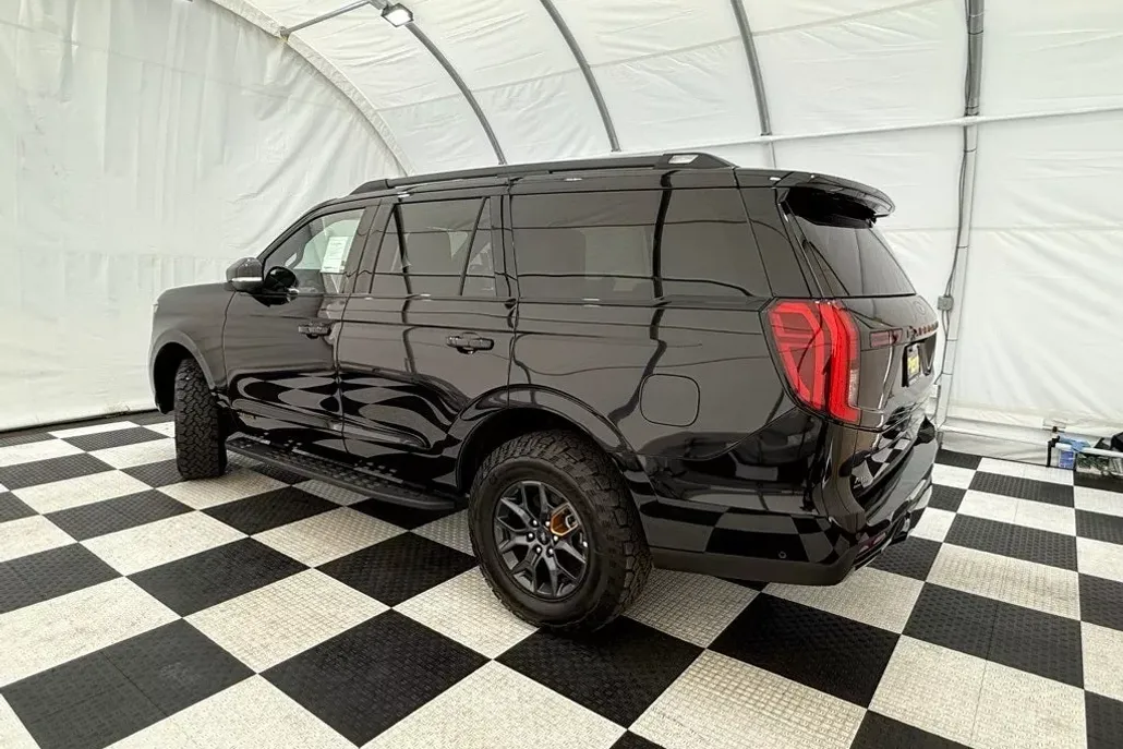 2025 Ford Expedition photo 1