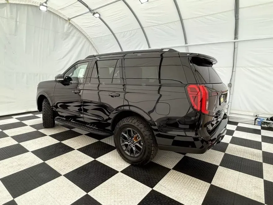 2025 Ford Expedition photo 1