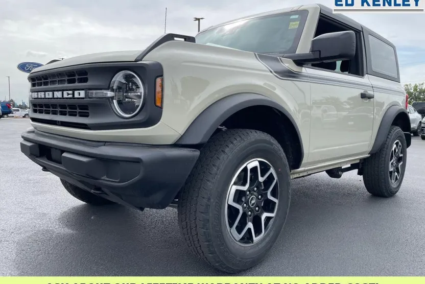 2025 Ford Bronco Base photo 1